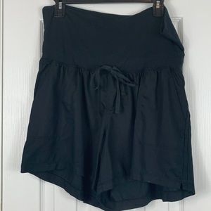 Isabel Maternity black shorts size large. 57% cotton, 38% modal, 5% spandex.
